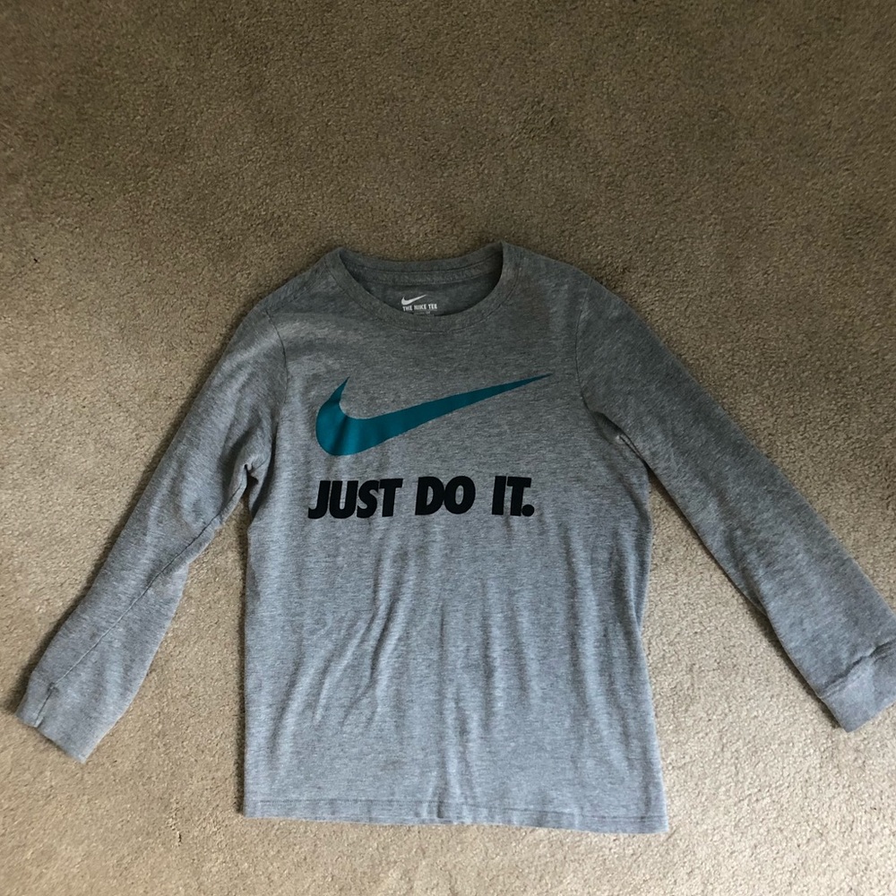 Boys Nike long sleeve S